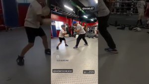 Juan baby landaeta excampeon mundial hace manoplas talentoso niño japonés 大咲 Daisaku uenoyama