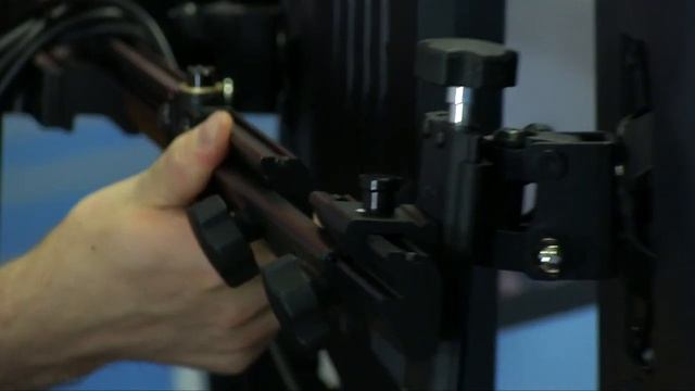 XFX Triple Display LCD Eyefinity Monitor Stand Product Showcase NCIX Tech Tips смотреть онлайн