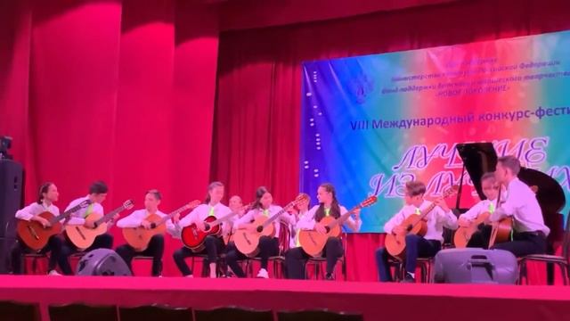 Ансамбль гитаристов г.Нефтекамск, рук.Ч.Сулейманова. А. Вивальди "Анданте". смотреть онлайн