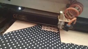 Резка  ткани на лазерном станке, раскрой ткани лазером