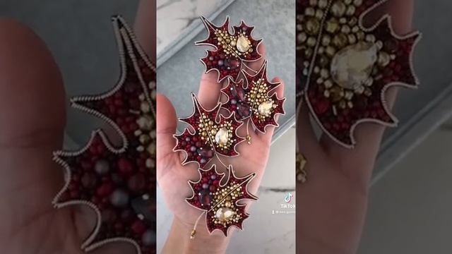 Брошь КЛЕНОВЫЙ ЛИСТ ручной работы от дизайнера украшений mrs.Gurina