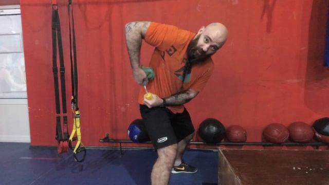 Как развить усилие в 200 кг и сломать саморез. Обучающее видео по разлому шурупа. смотреть онлайн