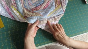 DIY Crazy Quilt pillow. Роскошный крейзи квилт из обрезков ткани и кружева