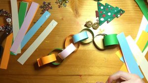 Новогодние поделки. Гирлянда Цепочка из бумаги. Чем заняться с детьми на каникулах. Украшаем дом