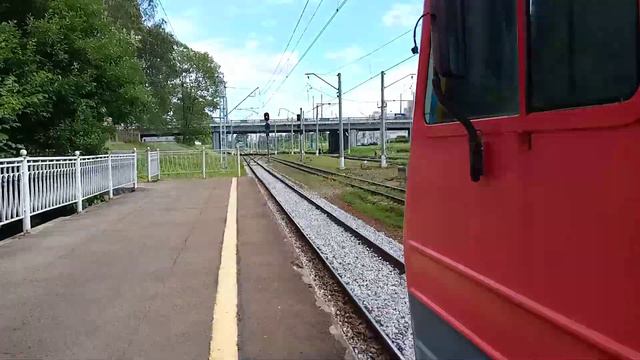 Электропоезд эд4м-0360 Сообщением Ладожское Озеро Санкт-Петербург Прибывает на станции Пискарёвка смотреть онлайн