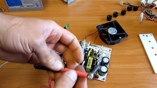 Простой и универсальный источник напряжения. смотреть онлайн