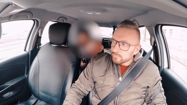 ТАКСИСТ СПАСАЕТ ПАССАЖИРКУ ОТ ОБЕЗУМЕВШЕГО МУЖА смотреть онлайн