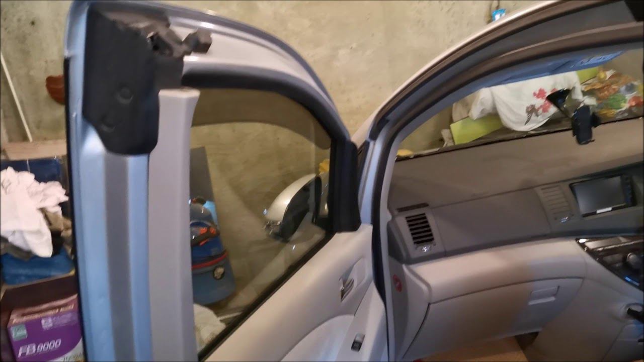 Наклеиваю бронеплёнку.ТОЙОТА ИСИС.TOYOTA ISIS