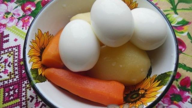 Оливье с копченой колбасой
