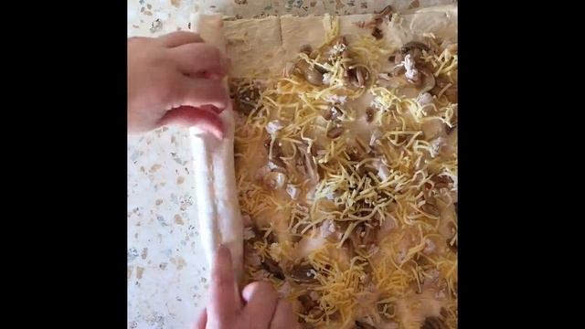 Рулет из лаваша с курицей и грибами: рецепт от Foodman.club смотреть онлайн