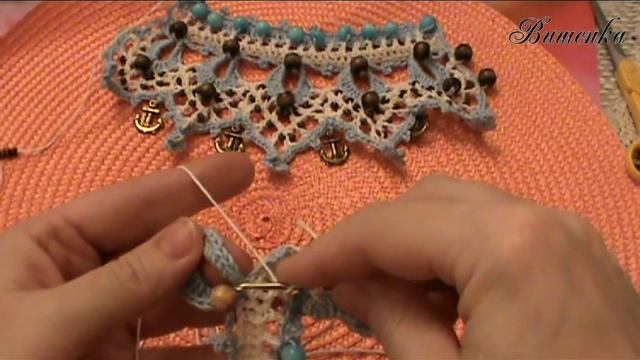 Вязаный крючком браслет с бусинами