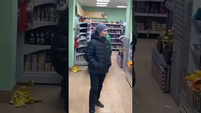 Вор в пятёрочке | скрутили воришку | поймали магазинного вора | кража 2024 | смотреть онлайн