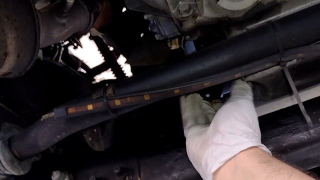 How to do an oil change on a 2010 Chevy Silverado! смотреть онлайн