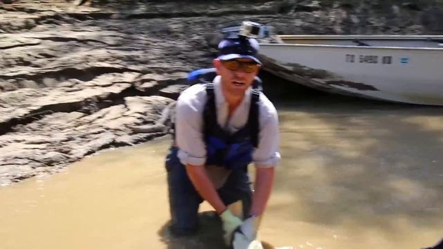 Kayak Fishing for River Monsters - GIANT Alligator Gar | Field Trips with Robert Field смотреть онлайн