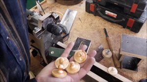 Токарный станок из дрели и фанеры