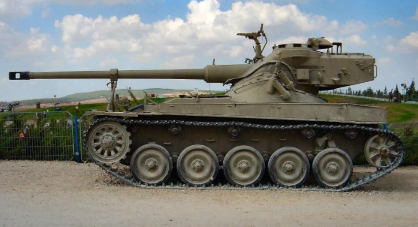 Французский легкий танк AMX-13