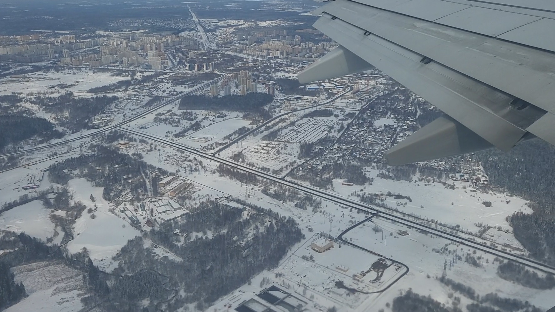 Москва горно алтайск сколько лететь на самолете. Самолет над Москвой. Горно Алтайск Москва авиа. Москва горноалтайск авиа. Москва горноалтайск авиабилеты.