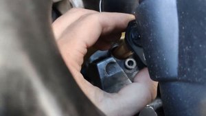 Устранение течи и подсоса воздуха на подаче в колбу фильтра Вито 638 2 3 Тд