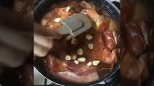 ВАРЁНАЯ ГРУДИНКА В ЛУКОВОЙ ШЕЛУХЕ.