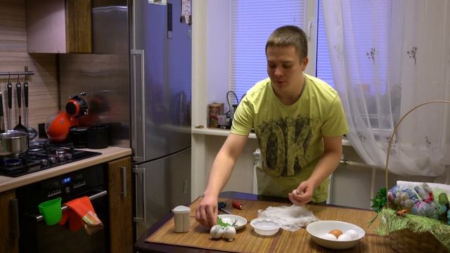 Как покрасить яйца на Пасху. Шаг 3: как красить яйца в луковой шелухе