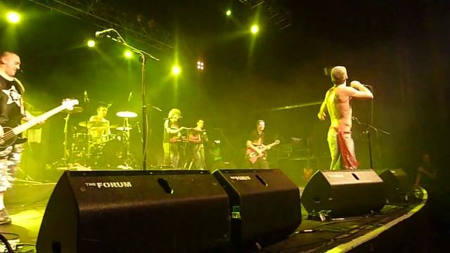 Manu Chao & Radio Bemba - Forzando Maquina at The Forum смотреть онлайн