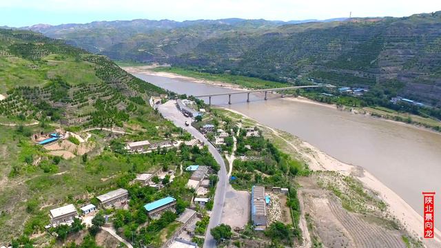 黄河蛇曲发育规模最大，看秦晋峡谷风光绝好去处，因古渡口而得名【陕北景向龙】 смотреть онлайн