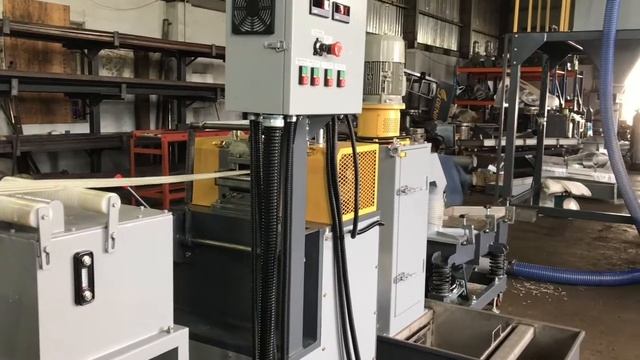 PP PE Plastic Recycling Machine and Plastic Pelletizing Spaghetti Machine смотреть онлайн