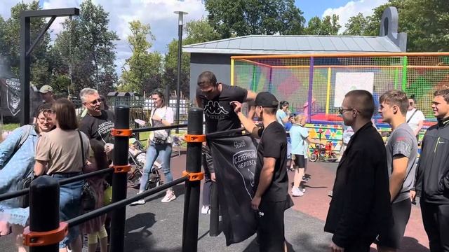 Северный человек Подольск, Чехов. Соревнования по воркаут в парке Талалихина. Отжимание на брусьях. смотреть онлайн