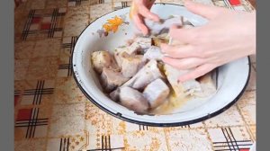 ЖАРЕНЫЙ МИНТАЙ С ХРУСТЯЩЕЙ КОРОЧКОЙ НА СКОВОРОДЕ. ОТЛИЧНЫЙ РЕЦЕПТ.