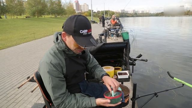 КАРАСЬ МУТАНТ в Москве реке на удочку. смотреть онлайн