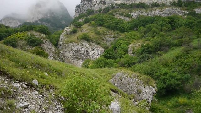 В Дарьялском ущелье. Северная Осетия-Алания. смотреть онлайн