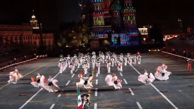 Творческий коллектив «Банда Монументаль» (Спасская башня 2018) смотреть онлайн