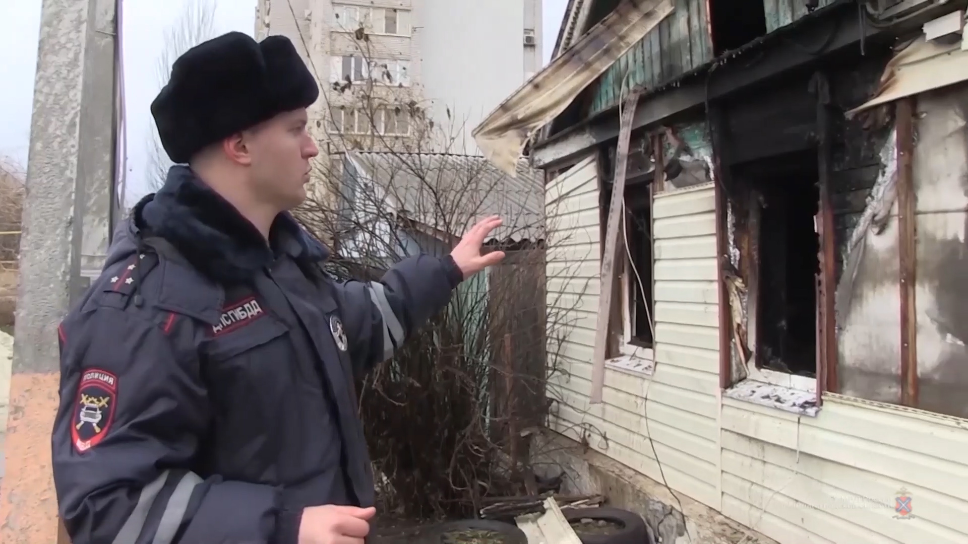В Волгограде сотрудник Госавтоинспекции спас из горящего дома детей