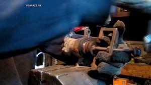 Как вдавить поршень заднего суппорта. Два способа.