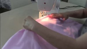 Очень простой способ сшить чехол для прямоугольной корзины для белья.