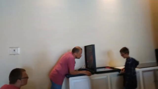 Зал отдыха, бильярд, настольный тенис и морской бой в отеле. Канкун. смотреть онлайн