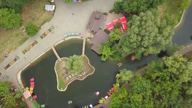 Пустые аттракционы в парке Гагарина смотреть онлайн