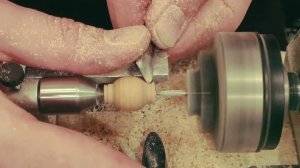 Токарная резьба шара из бивня мамонта