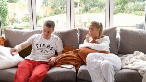 ONLYFANS STAR LILY REVEALS HOW MUCH SHE MAKES INTERVIEW