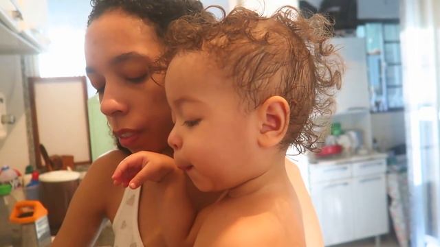 Как промывать нос маленькому ребенку от соплей физраствором если заложен нос смотреть онлайн