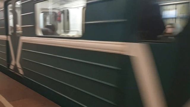 81-717.5М "Номерной" Уезжает со станции Комсомольская смотреть онлайн