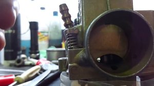 Уровень топлива в карбюраторе