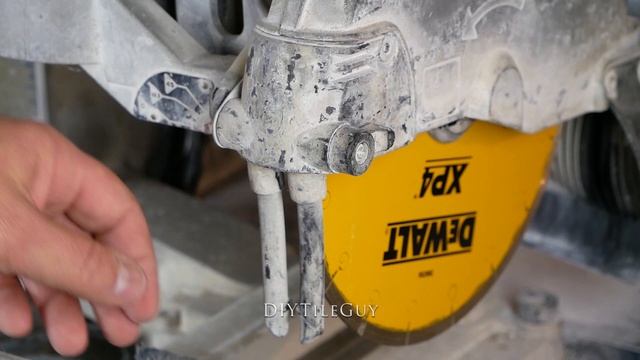 Delta Cruzer 7-inch tile saw vs Dewalt D24000 | The Good and the Bad | Tool Review | DIYTileGuy смотреть онлайн