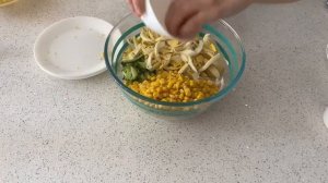 Салат из отварной куриной грудки