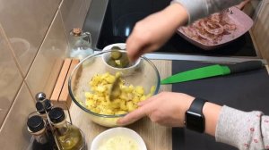 Классический немецкий картофельный салат. Простой, быстрый, но при этом обалденно вкусный!