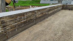 Снял опалубку. Полы по грунту.