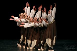 "Из плена суеты", ансамбль Школьные годы. "From the captivity of vanity", the ensemble School Years.