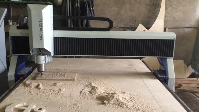 Фрезерно-гравировальный станок с ЧПУ MRobo F2513 смотреть онлайн