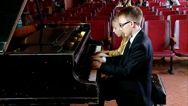 О. Петрова "Цирк".Ю. Щуровский "Сумно"