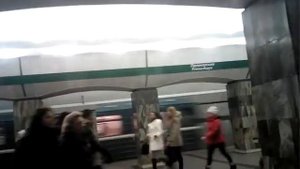 На станции метро Приморская